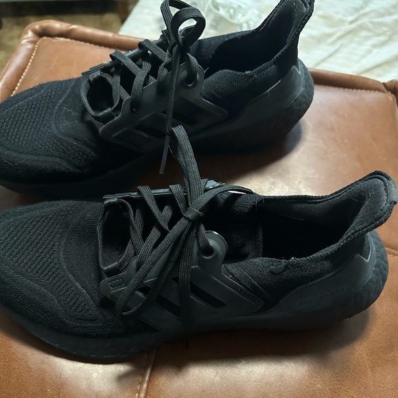 Adidas Ultraboost 22 👟 - Picture 2 of 2